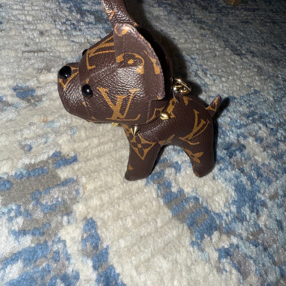 LV Monogram dog charm. - Picture 6 of 6
